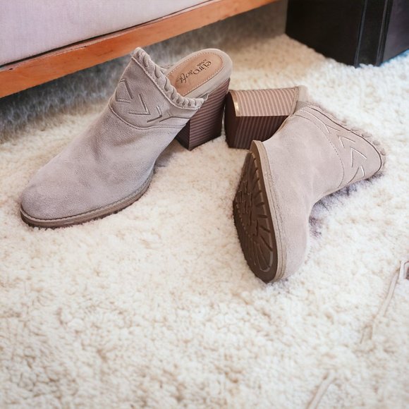 Sofft Euro Soft Sandy Tan Suede Block Heel  Clogs Slip On Mules  Size 10M - Picture 1 of 16